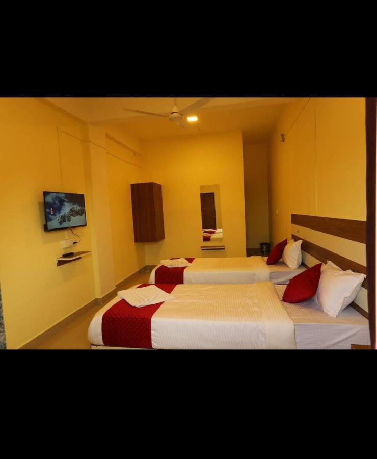 Shrinidhi Residency Pune Hotel Buitenkant foto