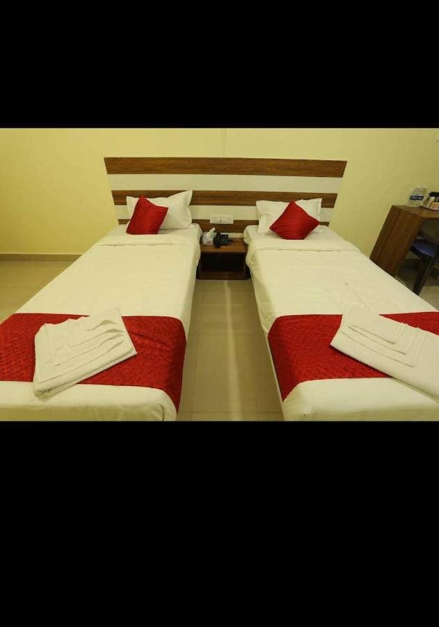 Shrinidhi Residency Pune Hotel Buitenkant foto