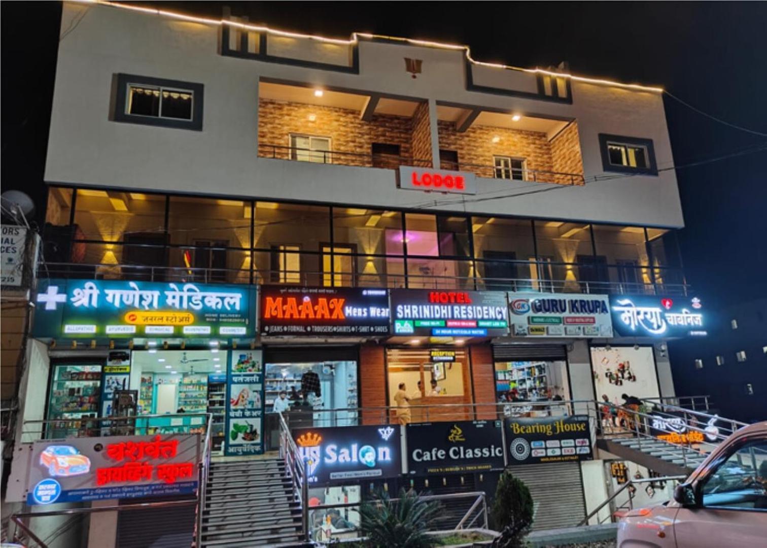 Shrinidhi Residency Pune Hotel Buitenkant foto